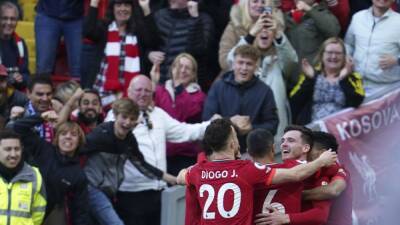 Origi desatasca el derbi de Liverpool