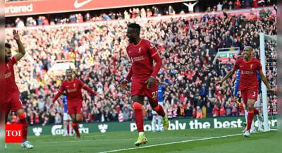 Andy Robertson - EPL: Liverpool overcome Everton battle to keep pressure on Manchester City - timesofindia.indiatimes.com - Manchester