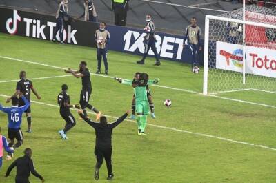 Ofori heroics in penalty shootout ensures CAF Confederation Cup semi-final berth for Pirates