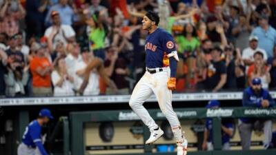 Astros walk-off Blue Jays with 2-run homer to avoid sweep