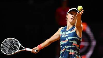 Iga Świątek defeats Aryna Sabalenka to clinch Stuttgart Open final and fourth-straight tennis title
