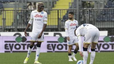 Italia | De Laurentiis vuelve a sacar el látigo: más lío en Nápoles - en.as.com