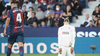 Rafa Mir - En Nesyri, de golear al Cádiz a los siete meses de sequía - en.as.com