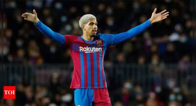 Ronald Araújo - Araujo signs new Barcelona contract until 2026 - timesofindia.indiatimes.com -  Boston
