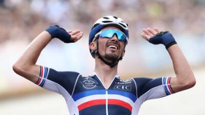Alaphilippe in good spirits, still at hospital after crash