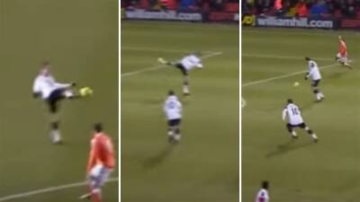 Paul Scholes - Dimitar Berbatov - Dimitar Berbatov: Former Man Utd man's obscene first touch vs Blackpool in 2011 - givemesport.com - Britain - Manchester - Bulgaria