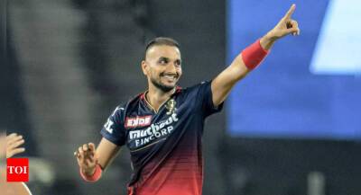'I felt cheated': Harshal Patel reveals how he was betrayed by some IPL franchises - timesofindia.indiatimes.com - India