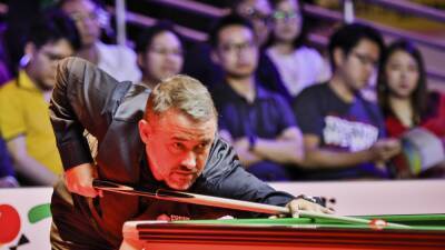 Stephen Hendry and Ken Doherty offered invitational tour cards by World Snooker Tour for next two seasons
