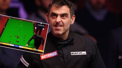 ‘Killer instinct’ – Ronnie O’Sullivan takes out fly at World Championship during Stephen Maguire match