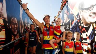 Three-time AFLW premiership player Erin Phillips leaves Adelaide Crows, commits to rivals Port Adelaide - abc.net.au