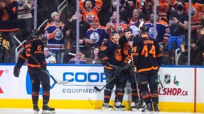 McDavid's four points outshine Crosby; Oilers top Penguins