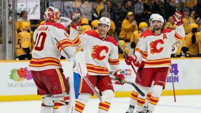 Matthew Tkachuk - Elias Lindholm - Lindholm's OT winner sends Flames to wild win over Preds - tsn.ca - state Tennessee