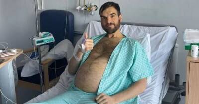 Dad says he 'feels pregnant' as tummy balloons to the size of a beach ball - manchestereveningnews.co.uk - Birmingham
