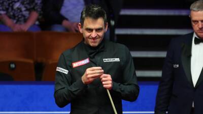 Neil Robertson - Jack Lisowski - Jimmy White - John Higgins - Stephen Maguire - ‘I’ve played with worse and won’ – Ronnie O’Sullivan shrugs off ‘unplayable’ cue at World Championship - eurosport.com