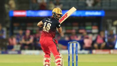 Virat Kohli - IPL 2022: Du Plessis expects Kohli to 'find a way' out of slump as batting woes continue - thenationalnews.com - South Africa - India -  Bangalore