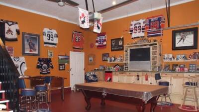 Wayne Gretzky - Sask. collector whose Gretzky memorabilia was stolen 'overwhelmed' by hockey community's response - cbc.ca