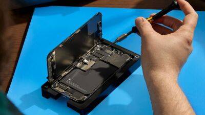 Ya puedes reparar un iPhone legalmente desde casa pidiendo piezas a Apple