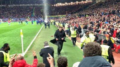 La 'lluvia de cerveza' a Simeone le sale barata al United - en.as.com