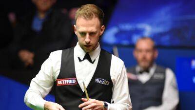 Mark Williams - Judd Trump - World Snooker Championship 2022 - Judd Trump dominates first session of semi-final as luckless Mark Williams toils - eurosport.com