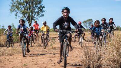 How a teacher's love of cycling and a nation-wide call for donations started Yarralin's first bike club - abc.net.au - Australia