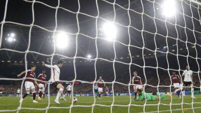Eintracht beat West Ham 2-1 in first leg of Europa League semis