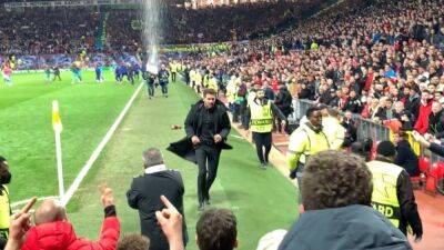 La 'lluvia de cerveza' a Simeone le sale barata al United - en.as.com