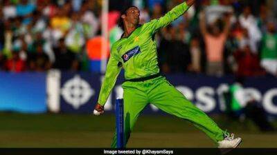 Funny Twitter Exchange Between Shoaib Akhtar And AB de Villiers Goes Viral