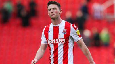 Jordan Thompson signs new Stoke deal