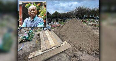Widow in tears after 'disrespectful' diggers dump 5ft of soil on dad-of-five's grave - manchestereveningnews.co.uk - London