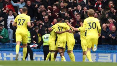 Christian Eriksen goal helps Brentford beat Chelsea 4-1 in Premier League, as Manchester City beat Burnley to be top ahead of Liverpool