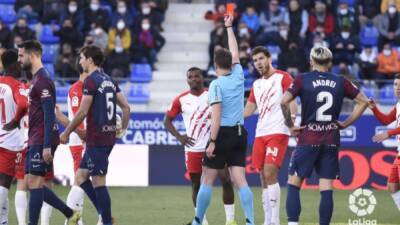 Gerard Valentín - El Huesca - El Alcoraz - El Huesca no puede contra nueve - en.as.com