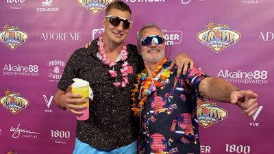 Rob Gronkowski leads 'USA' chants, signs gear for military vets at Gronk Beach