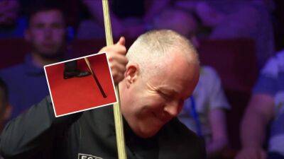 'He's furious!' - Shock as John Higgins angrily slams snooker cue on ground in match with Ronnie O'Sullivan