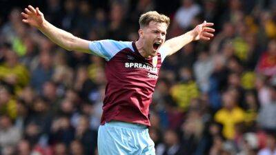 Premier League wrap: Burnley boosted by comeback, Norwich go down