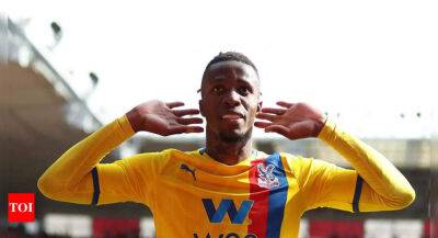 Wilfried Zaha - Conor Gallagher - James Macarthur - Fraser Forster - EPL: Zaha strikes late to give Crystal Palace 2-1 win at Southampton - timesofindia.indiatimes.com - Jordan - county Southampton