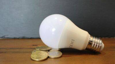 Precio de la luz por horas del 1 de mayo: cuándo es más barata y cuándo más cara - en.as.com