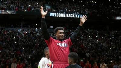 Lowry earns long ovation in long-awaited return to Toronto