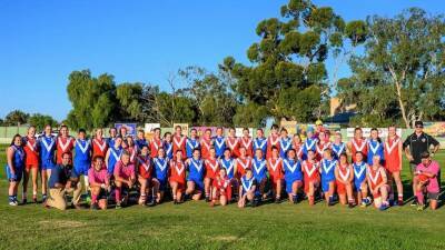 Broken Hill football players recreate women's match that helped raise funds during World War II - abc.net.au