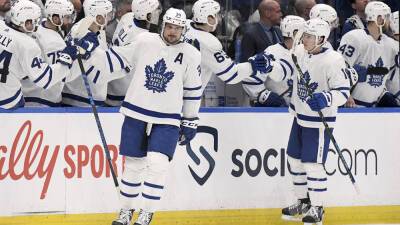 Auston Matthews has 3 goals, Maple Leafs beat Lightning