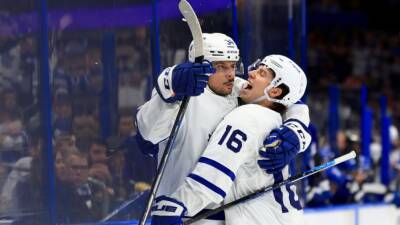 NHL Rink Wrap: Matthews powers Maple Leafs, Bruins pass Lightning