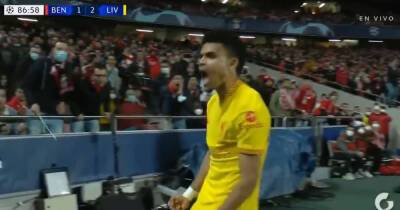 Cristiano Ronaldo - Jurgen Klopp - Andy Robertson - Roberto Firmino - Darwin Núñez - Luis Díaz - Benfica fan throws stick at Luis Diaz during Liverpool's celebrations - msn.com