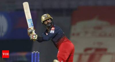 IPL 2022: Dinesh Karthik is as big a character as you can get, says RCB skipper Faf du Plessis