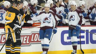 Avalanche beat Penguins for win No. 50, clinch playoff spot