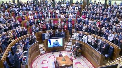 El emotivo final de Zelenski en el hemiciclo que ya es historia del Congreso de los Diputados