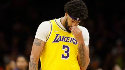 Los Angeles Lakers eliminated from playoff contention with loss to Phoenix Suns, win by San Antonio Spurs