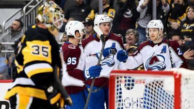 NHL Rink Wrap: Avalanche clinch; Maple Leafs, Panthers put on a show