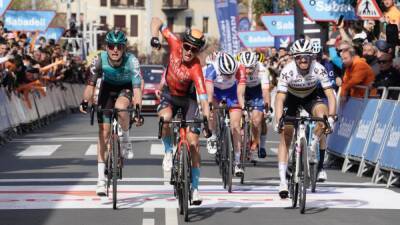 CICLISMO | ITZULIA Peio Bilbao es un campeón - en.as.com - Bahrain