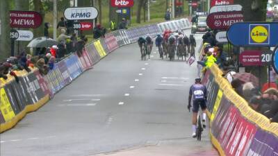 Silvia Barba - El sprint a toda pastilla se encuentra con un ciclista en sentido contrario y el final es insuperable - en.as.com - Madrid