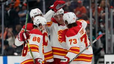 Tyler Toffoli - Matthew Tkachuk - Elias Lindholm - Johnny Gaudreau - Jacob Markstrom - Flames get boost from Stone in win over Ducks - tsn.ca - county Stone