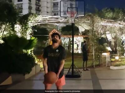 Viral: Ravindra Jadeja's Stunning No-Look Basketball Shot Enthralls Fans - sports.ndtv.com - India -  Kolkata -  Hyderabad -  Chennai
